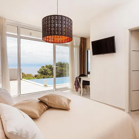 Jasmina Nyaraló Ostrvo Šijak